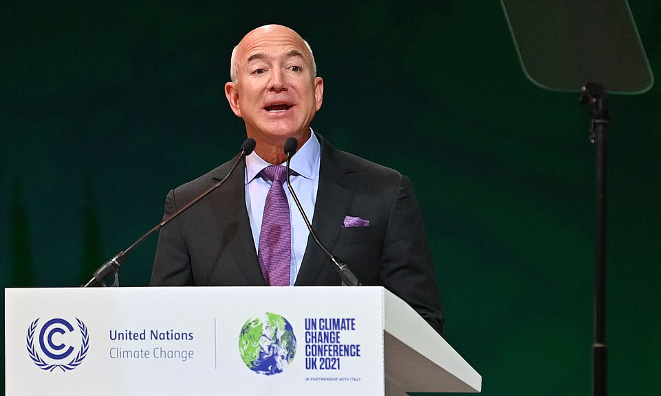Jeff Bezos chia sẻ cảm giác Trái Đất ‘mong manh’ nhìn từ vũ trụ