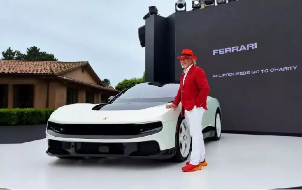 Bác sĩ nhãn khoa chi 40 triệu đô để mua chiếc xe điện Ferrari Luce