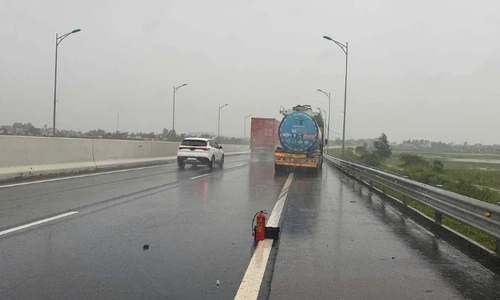 Đằng sau ‘đặt bình chữa cháy cảnh báo xe dừng, tài xế bị phạt 13 triệu đồng’